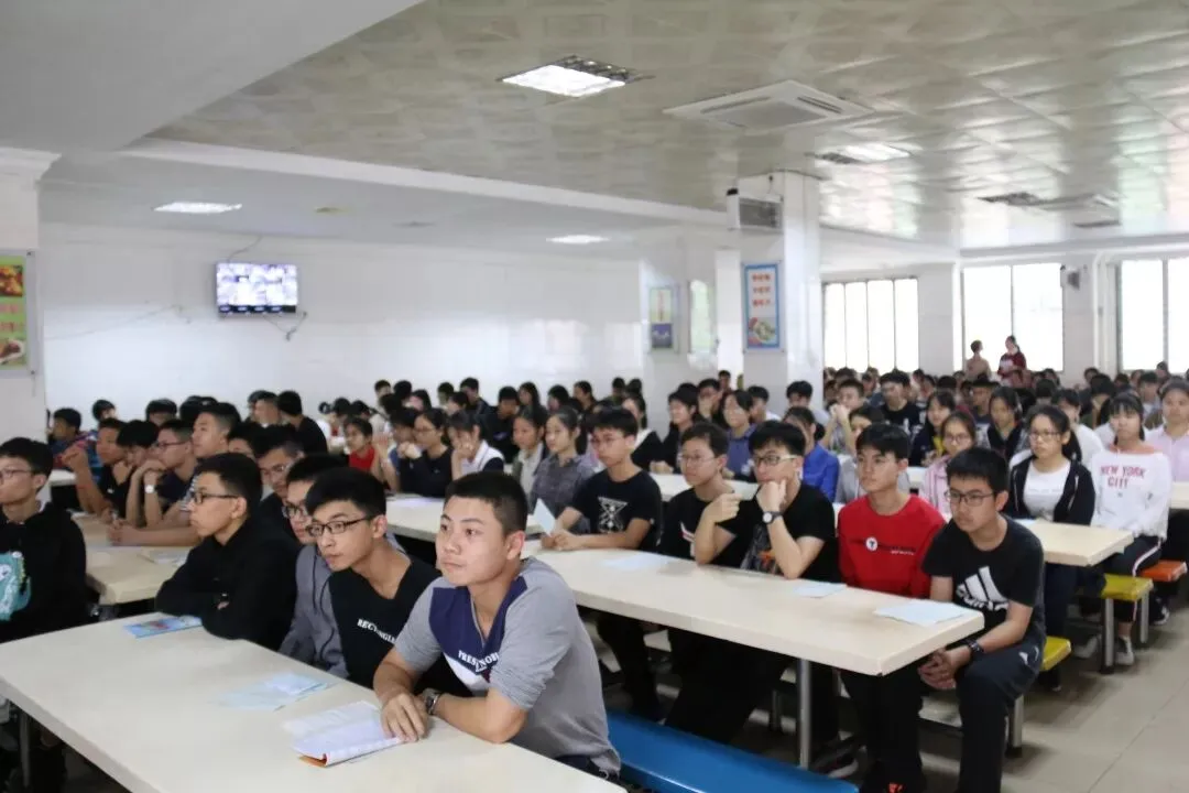 奋斗的青春最美丽——我校隆重举行中考动员大会-第24张图片-四季读书网 奋斗的青春最美丽——我校隆重举行中考动员大会-第24张图片-四季读书网