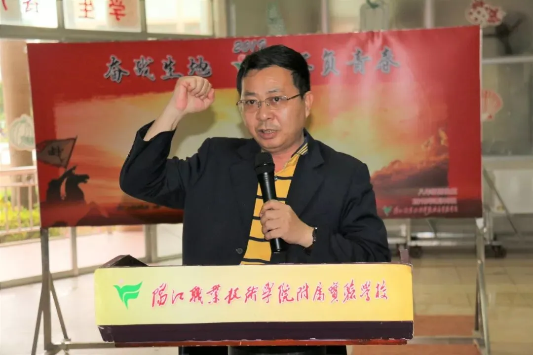 奋斗的青春最美丽——我校隆重举行中考动员大会-第49张图片-四季读书网 奋斗的青春最美丽——我校隆重举行中考动员大会-第49张图片-四季读书网