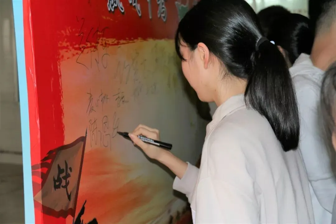 奋斗的青春最美丽——我校隆重举行中考动员大会-第61张图片-四季读书网 奋斗的青春最美丽——我校隆重举行中考动员大会-第61张图片-四季读书网