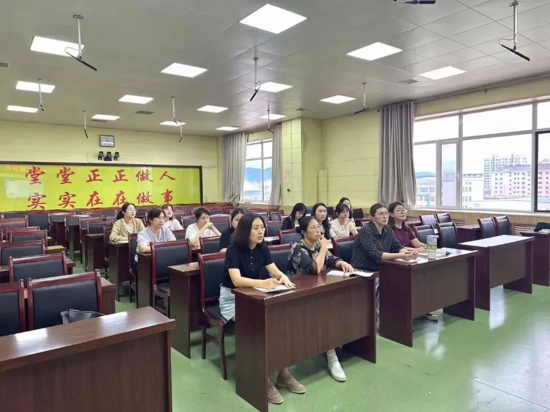 研真题明方向 谋备考启新程——我校“讲高考题”系列活动之 英语高考评析会顺利开展-第7张图片-四季读书网 研真题明方向 谋备考启新程——我校“讲高考题”系列活动之 英语高考评析会顺利开展-第7张图片-四季读书网