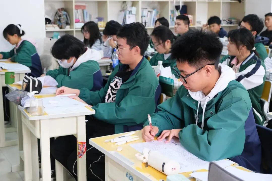 中考 560 分以上学子看过来!昆明鲁轩高级中学 2026 志愿填报指南来了-第34张图片-四季读书网