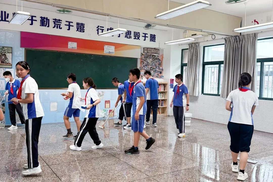 劳动砺心智,洁净助中考——我校期末“搬家式”大扫除活动践行“做美好生活合伙人”理念-第32张图片-四季读书网 劳动砺心智,洁净助中考——我校期末“搬家式”大扫除活动践行“做美好生活合伙人”理念-第32张图片-四季读书网