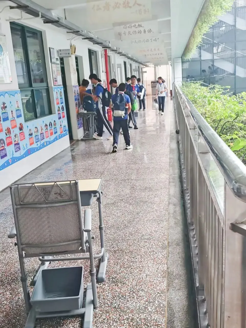 劳动砺心智,洁净助中考——我校期末“搬家式”大扫除活动践行“做美好生活合伙人”理念-第35张图片-四季读书网 劳动砺心智,洁净助中考——我校期末“搬家式”大扫除活动践行“做美好生活合伙人”理念-第35张图片-四季读书网