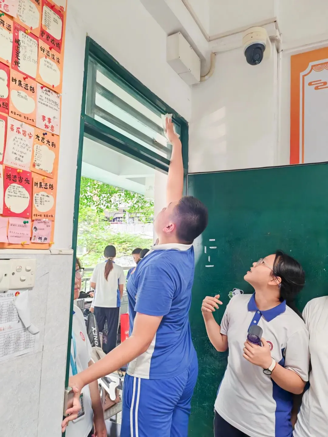 劳动砺心智,洁净助中考——我校期末“搬家式”大扫除活动践行“做美好生活合伙人”理念-第36张图片-四季读书网 劳动砺心智,洁净助中考——我校期末“搬家式”大扫除活动践行“做美好生活合伙人”理念-第36张图片-四季读书网