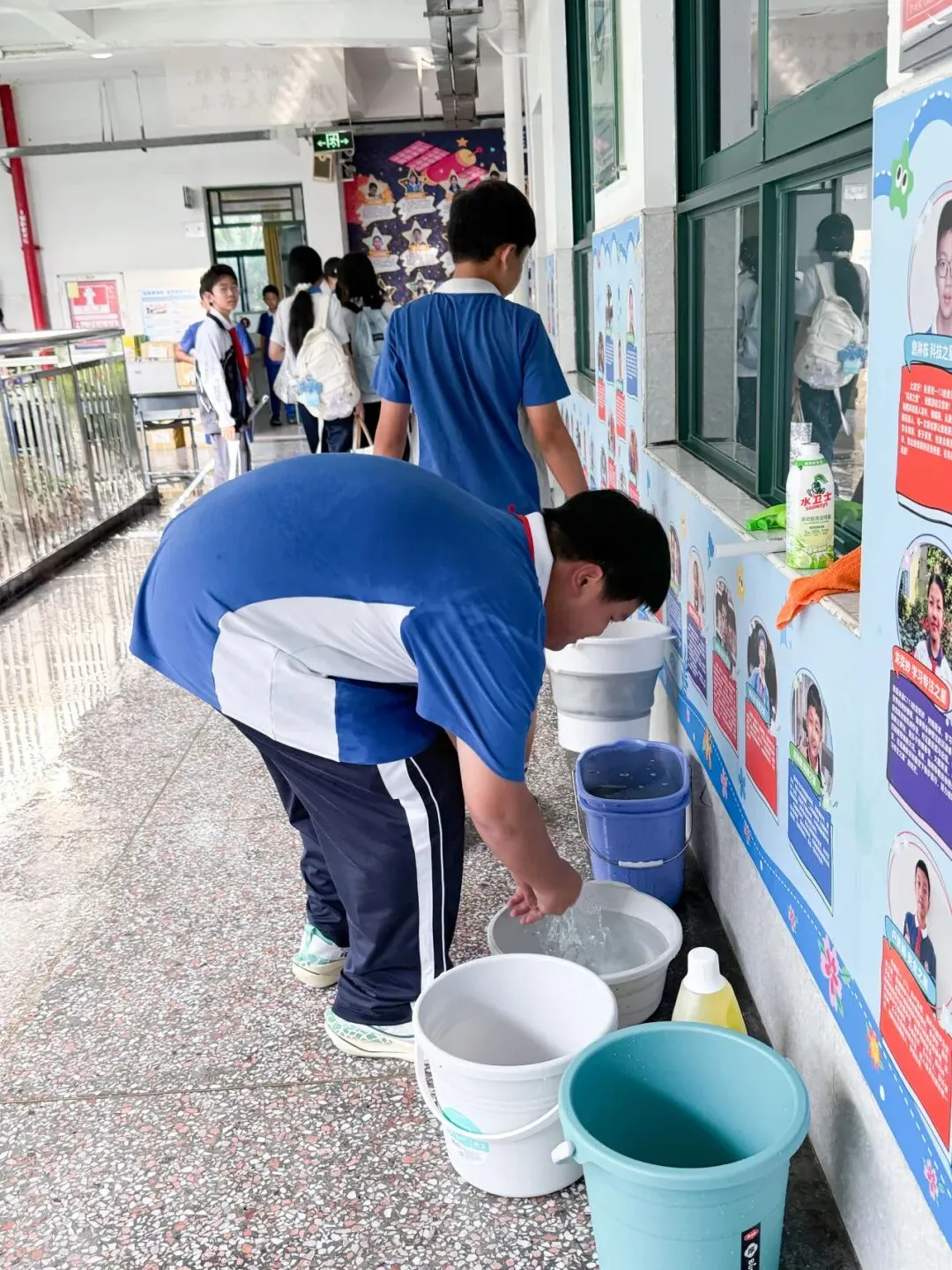 劳动砺心智,洁净助中考——我校期末“搬家式”大扫除活动践行“做美好生活合伙人”理念-第42张图片-四季读书网 劳动砺心智,洁净助中考——我校期末“搬家式”大扫除活动践行“做美好生活合伙人”理念-第42张图片-四季读书网