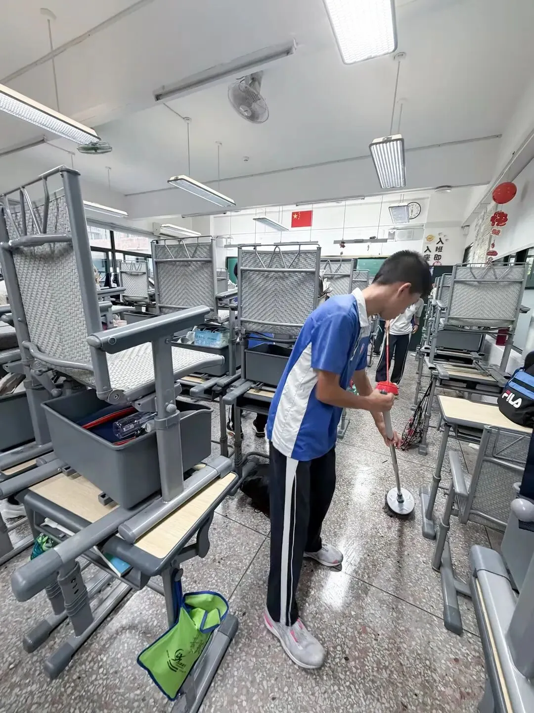 劳动砺心智,洁净助中考——我校期末“搬家式”大扫除活动践行“做美好生活合伙人”理念-第45张图片-四季读书网 劳动砺心智,洁净助中考——我校期末“搬家式”大扫除活动践行“做美好生活合伙人”理念-第45张图片-四季读书网