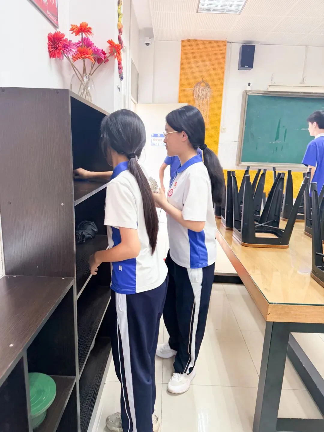 劳动砺心智,洁净助中考——我校期末“搬家式”大扫除活动践行“做美好生活合伙人”理念-第47张图片-四季读书网 劳动砺心智,洁净助中考——我校期末“搬家式”大扫除活动践行“做美好生活合伙人”理念-第47张图片-四季读书网