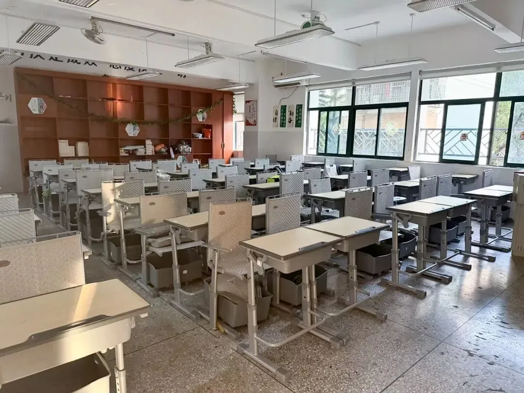劳动砺心智,洁净助中考——我校期末“搬家式”大扫除活动践行“做美好生活合伙人”理念-第56张图片-四季读书网 劳动砺心智,洁净助中考——我校期末“搬家式”大扫除活动践行“做美好生活合伙人”理念-第56张图片-四季读书网