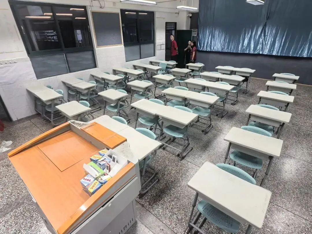 劳动砺心智,洁净助中考——我校期末“搬家式”大扫除活动践行“做美好生活合伙人”理念-第61张图片-四季读书网 劳动砺心智,洁净助中考——我校期末“搬家式”大扫除活动践行“做美好生活合伙人”理念-第61张图片-四季读书网