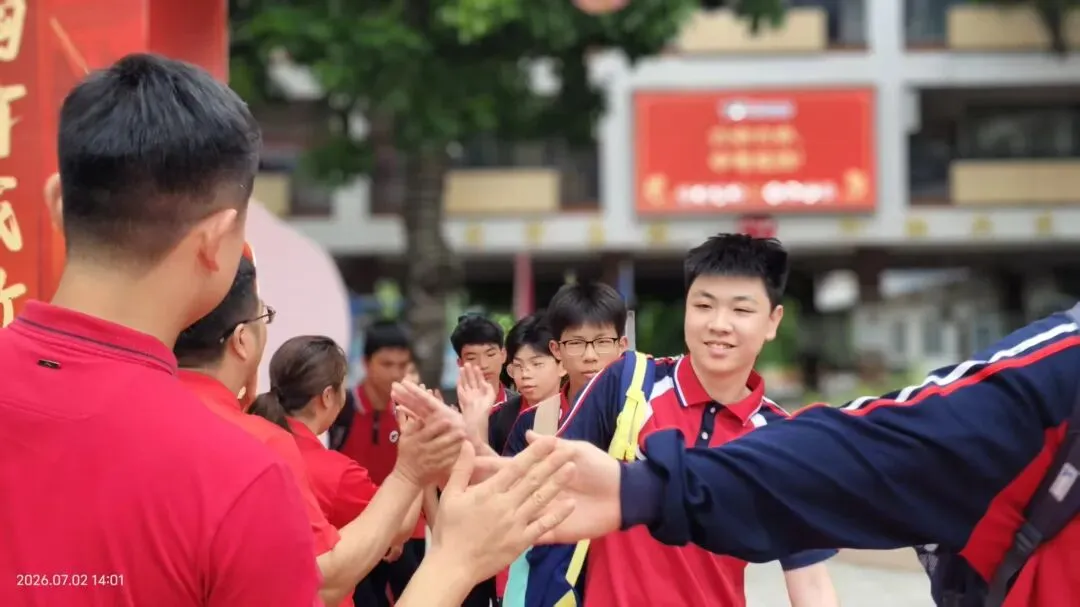 中考收官撒花!六中少年落笔生辉,奔赴滚烫新程!——2026届佛山六中圆满落幕-第17张图片-四季读书网
