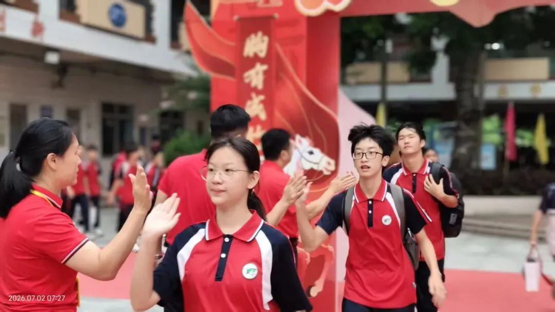 中考收官撒花!六中少年落笔生辉,奔赴滚烫新程!——2026届佛山六中圆满落幕-第20张图片-四季读书网