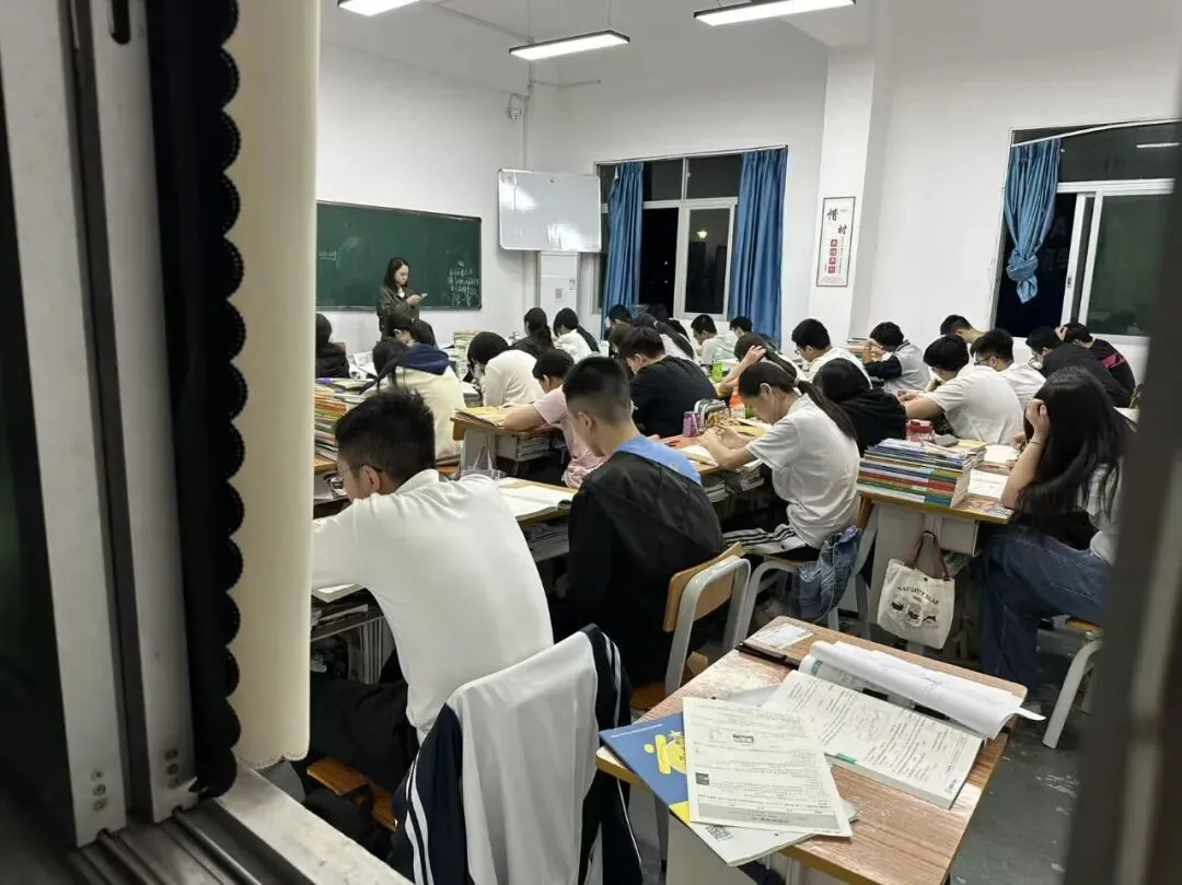 中考400分,上职校、民办高中还是复读?真的不用纠结!-第2张图片-四季读书网 中考400分,上职校、民办高中还是复读?真的不用纠结!-第2张图片-四季读书网