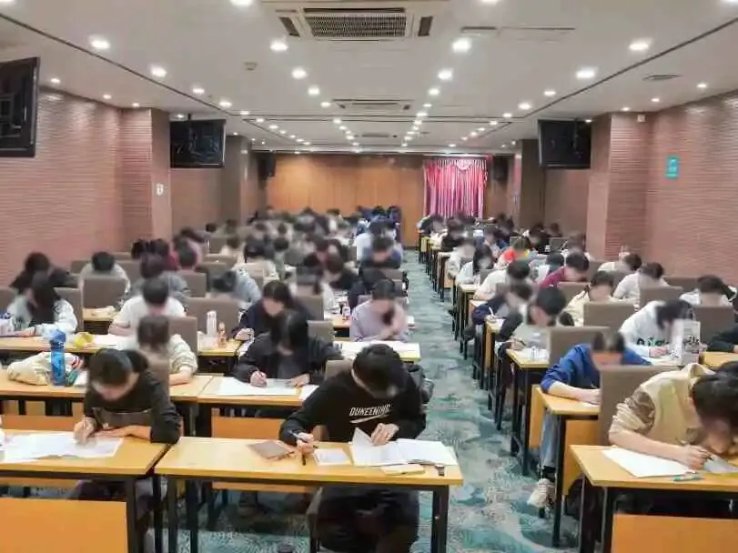 集结考公人同台比拼,粉笔线下模考本周日开启!-第3张图片-四季读书网 集结考公人同台比拼,粉笔线下模考本周日开启!-第3张图片-四季读书网
