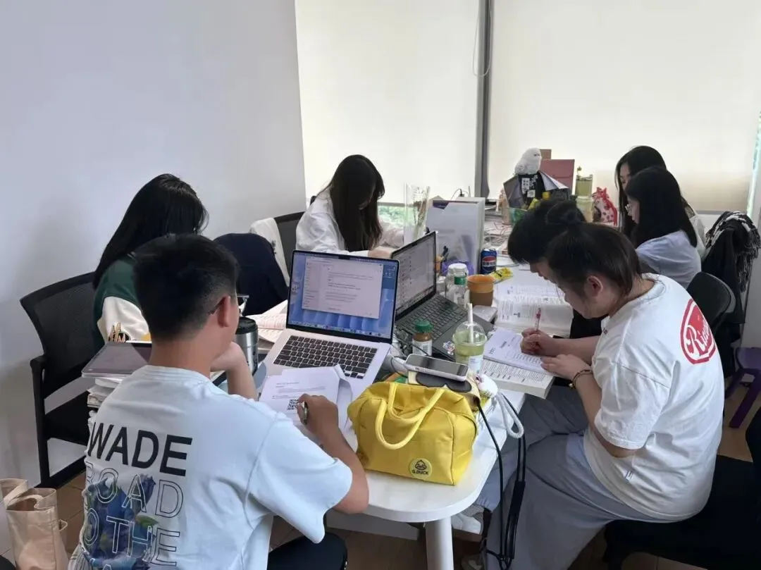 中考出分后换赛道!杭州家长扎堆咨询转轨国际高中,这些规则一定要懂…-第3张图片-四季读书网 中考出分后换赛道!杭州家长扎堆咨询转轨国际高中,这些规则一定要懂…-第3张图片-四季读书网
