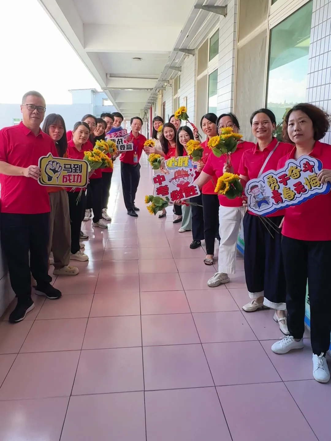 中考顺利收官 少年继续闪闪发光-第1张图片-四季读书网 中考顺利收官 少年继续闪闪发光-第1张图片-四季读书网