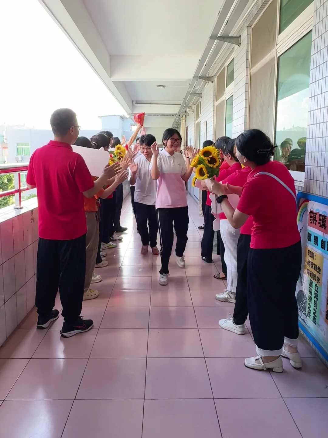 中考顺利收官 少年继续闪闪发光-第2张图片-四季读书网 中考顺利收官 少年继续闪闪发光-第2张图片-四季读书网