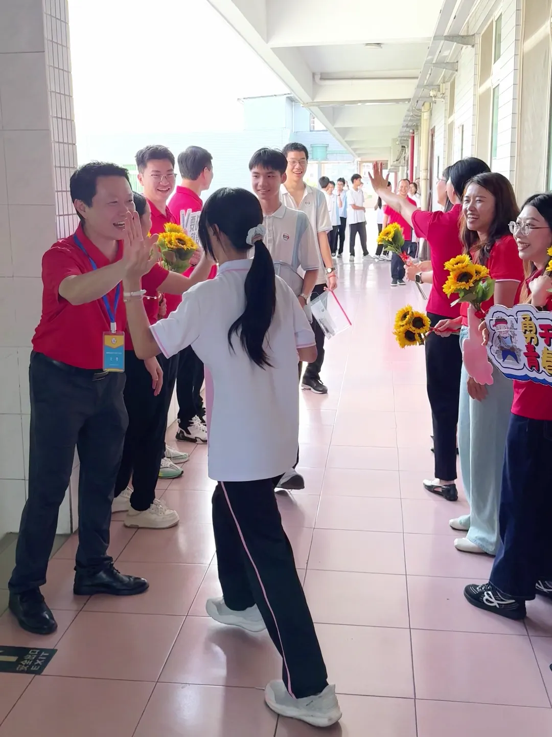 中考顺利收官 少年继续闪闪发光-第4张图片-四季读书网 中考顺利收官 少年继续闪闪发光-第4张图片-四季读书网