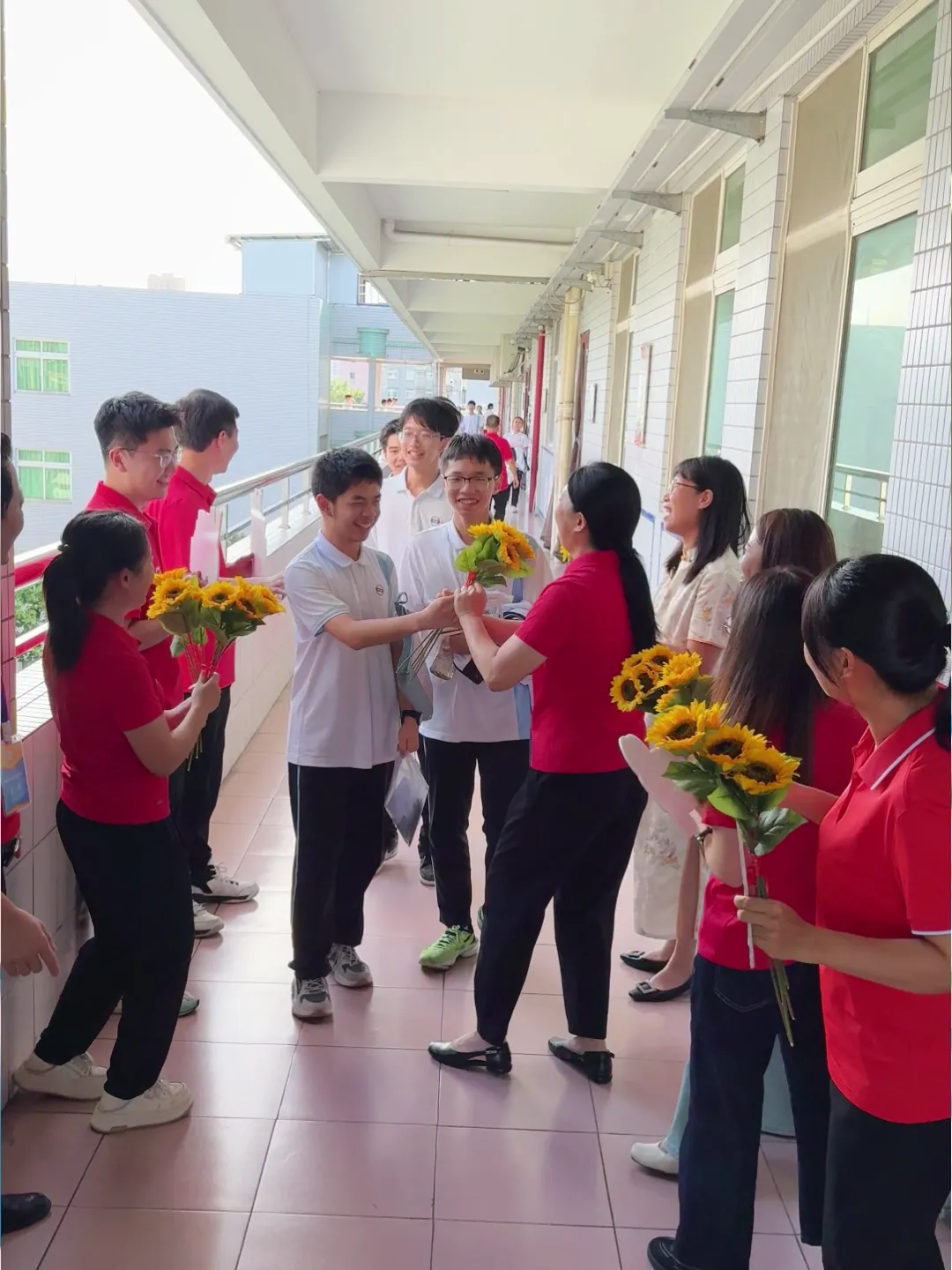 中考顺利收官 少年继续闪闪发光-第8张图片-四季读书网 中考顺利收官 少年继续闪闪发光-第8张图片-四季读书网