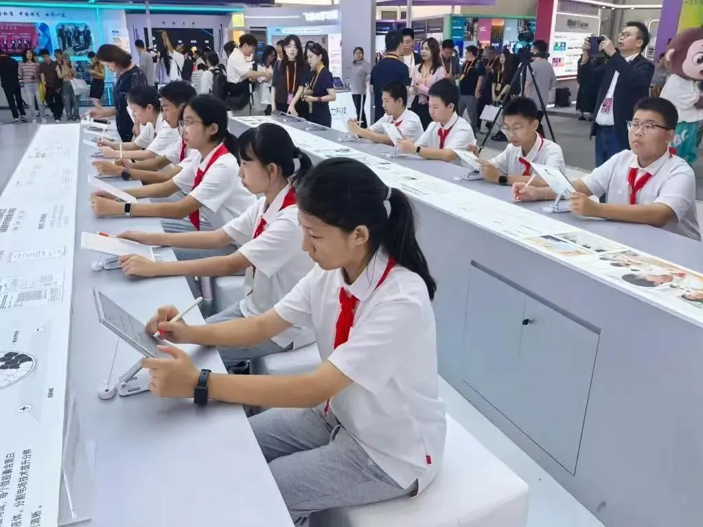 中考后的夏天,请把“有用”的阅读忘掉——阅读不是工具,而是你与自己、与世界相遇的方式-第1张图片-四季读书网 中考后的夏天,请把“有用”的阅读忘掉——阅读不是工具,而是你与自己、与世界相遇的方式-第1张图片-四季读书网