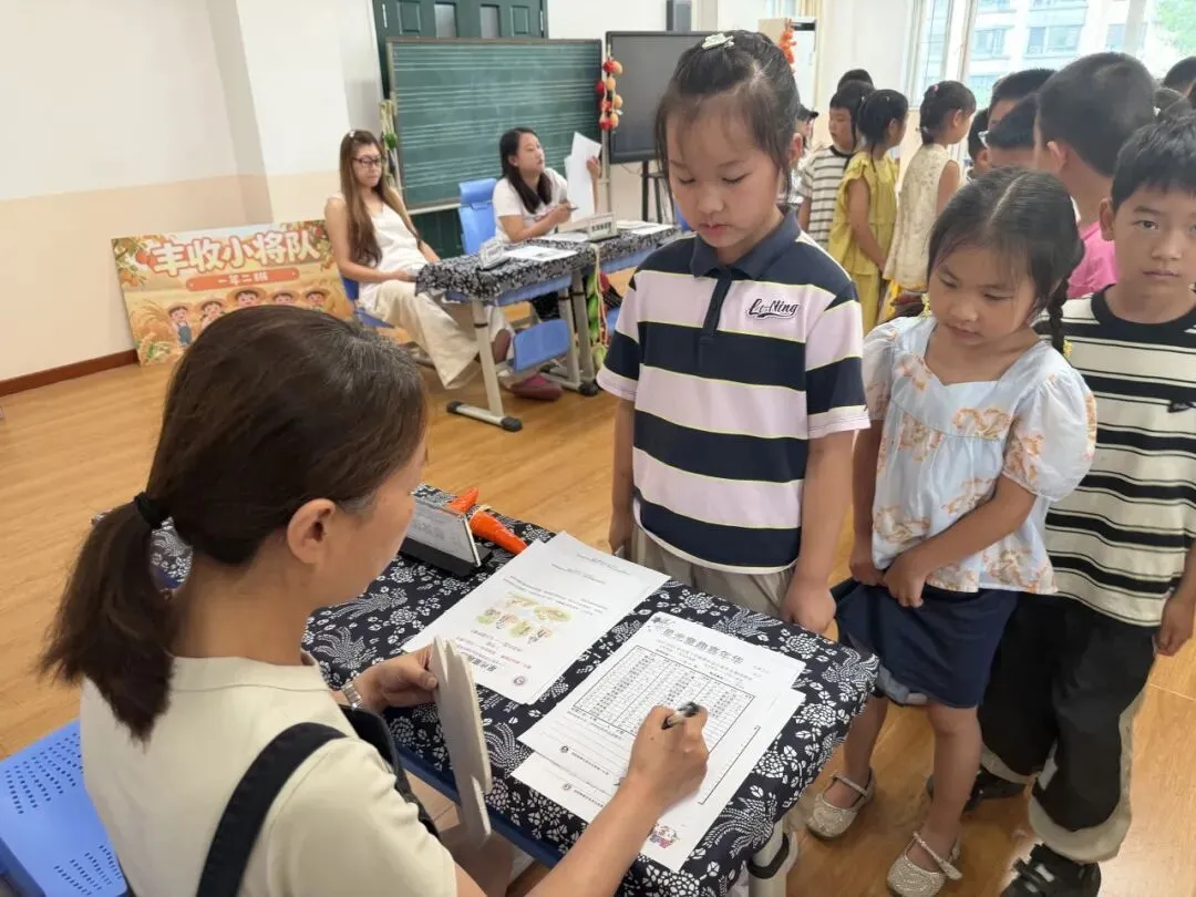 萌娃“闯”出新风采:一场没有试卷的“星光嘉年华” ——沈阳铁路五校长白岛第一小学一、二年级期末综合素养测评侧记-第1张图片-四季读书网