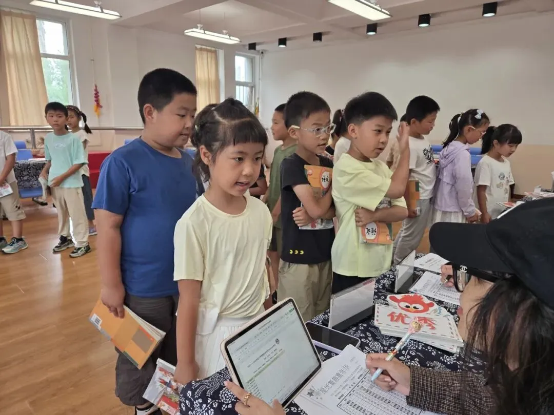 萌娃“闯”出新风采:一场没有试卷的“星光嘉年华” ——沈阳铁路五校长白岛第一小学一、二年级期末综合素养测评侧记-第3张图片-四季读书网