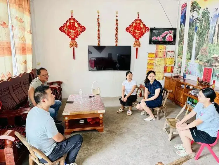 盛夏传捷报 温情暖学子——我校走访慰问中考优秀学子 ‍ ‍-第8张图片-四季读书网