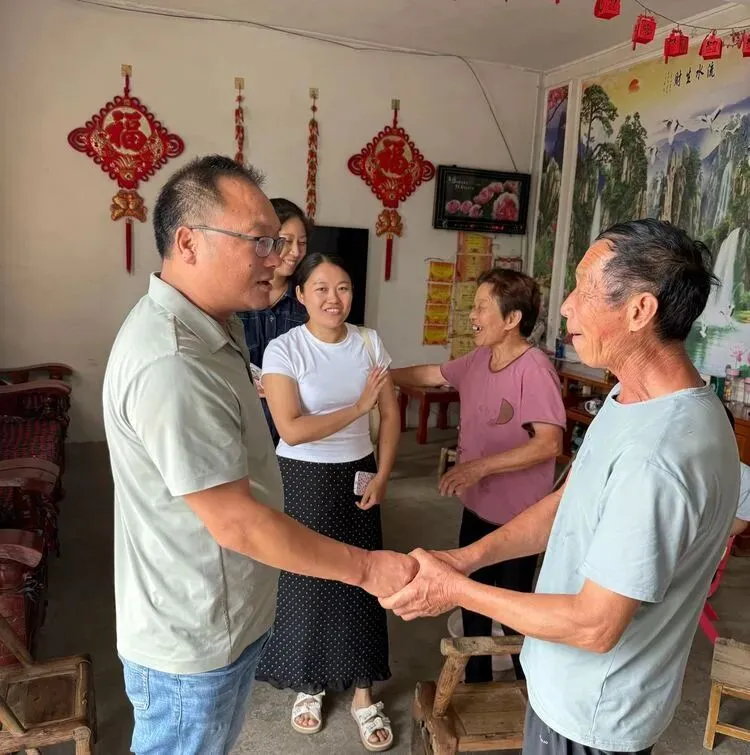 盛夏传捷报 温情暖学子——我校走访慰问中考优秀学子 ‍ ‍-第13张图片-四季读书网