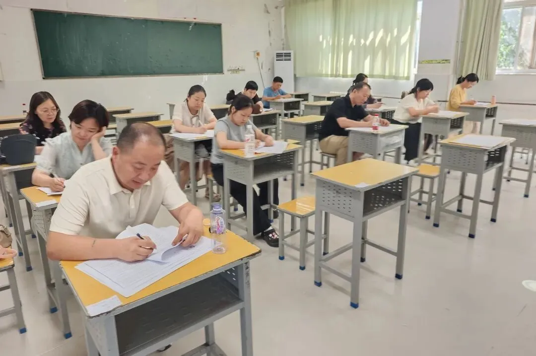 精研真题明方向 原创命题提质效——渭南高级中学举办2026年高考试题研讨会暨原创命题大赛-第3张图片-四季读书网 精研真题明方向 原创命题提质效——渭南高级中学举办2026年高考试题研讨会暨原创命题大赛-第3张图片-四季读书网