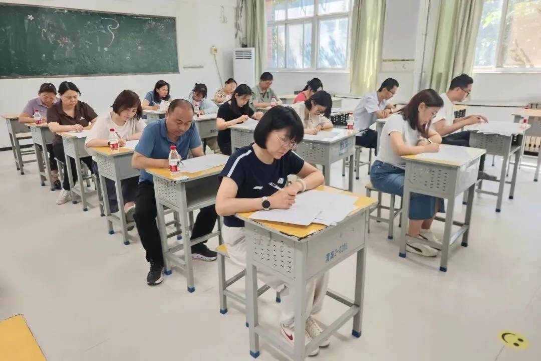 精研真题明方向 原创命题提质效——渭南高级中学举办2026年高考试题研讨会暨原创命题大赛-第4张图片-四季读书网 精研真题明方向 原创命题提质效——渭南高级中学举办2026年高考试题研讨会暨原创命题大赛-第4张图片-四季读书网