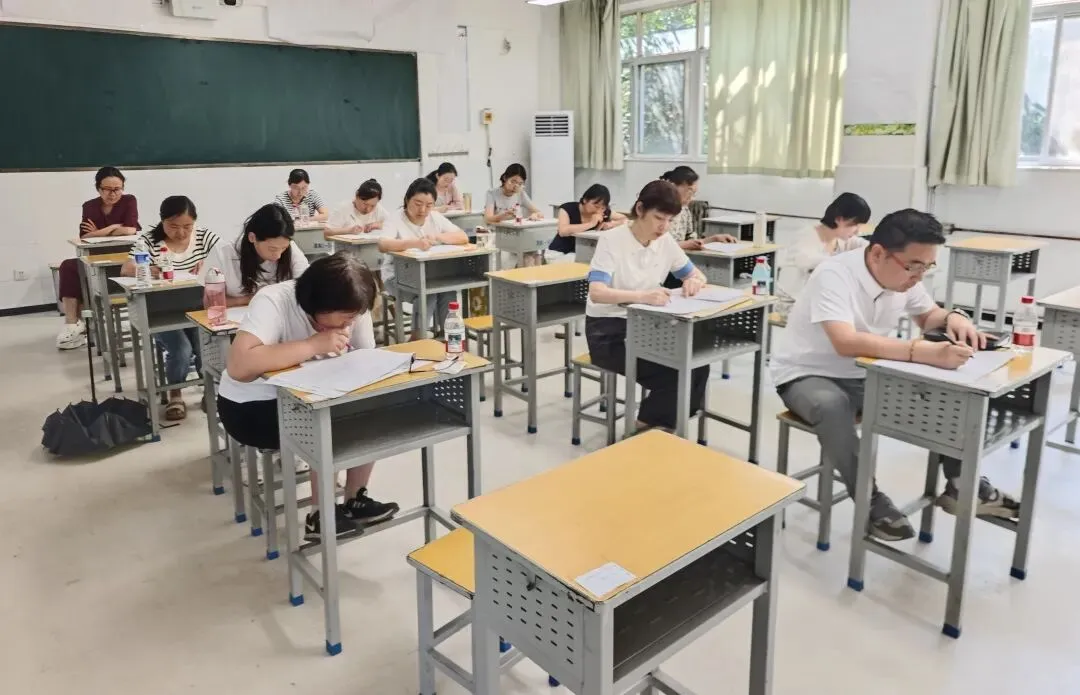 精研真题明方向 原创命题提质效——渭南高级中学举办2026年高考试题研讨会暨原创命题大赛-第5张图片-四季读书网 精研真题明方向 原创命题提质效——渭南高级中学举办2026年高考试题研讨会暨原创命题大赛-第5张图片-四季读书网