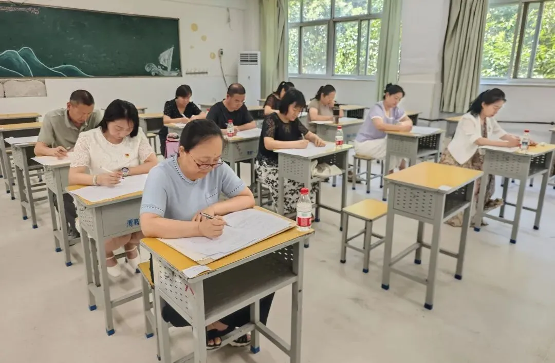 精研真题明方向 原创命题提质效——渭南高级中学举办2026年高考试题研讨会暨原创命题大赛-第7张图片-四季读书网 精研真题明方向 原创命题提质效——渭南高级中学举办2026年高考试题研讨会暨原创命题大赛-第7张图片-四季读书网
