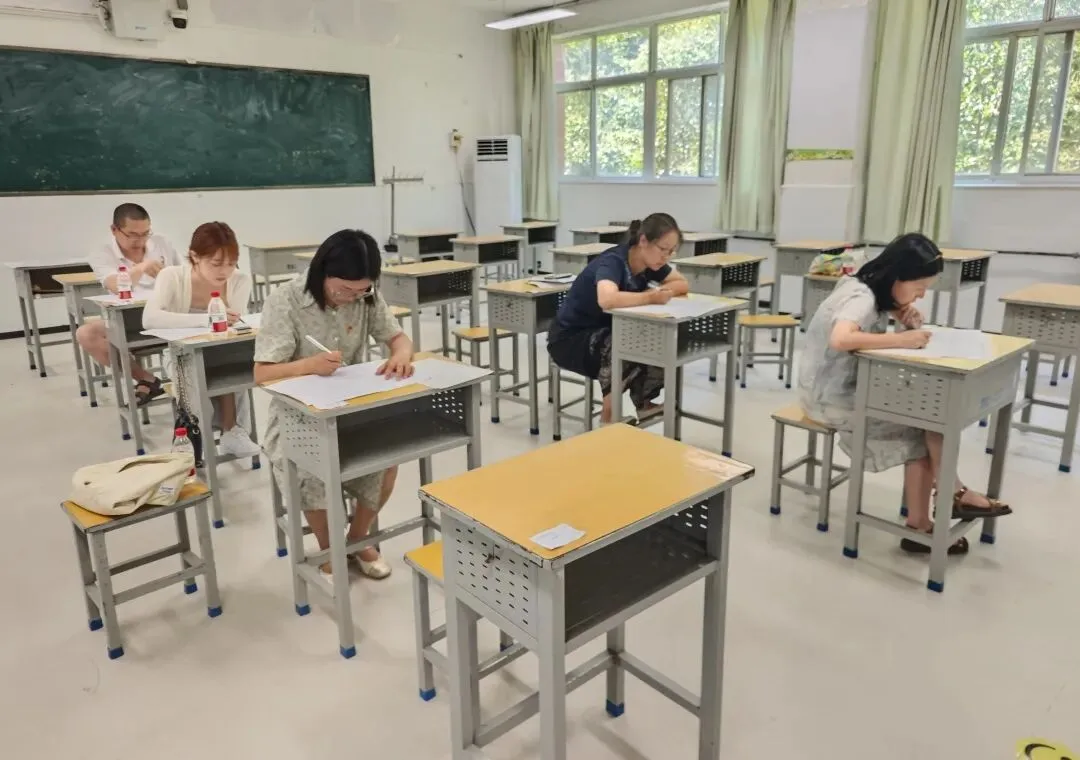 精研真题明方向 原创命题提质效——渭南高级中学举办2026年高考试题研讨会暨原创命题大赛-第8张图片-四季读书网 精研真题明方向 原创命题提质效——渭南高级中学举办2026年高考试题研讨会暨原创命题大赛-第8张图片-四季读书网
