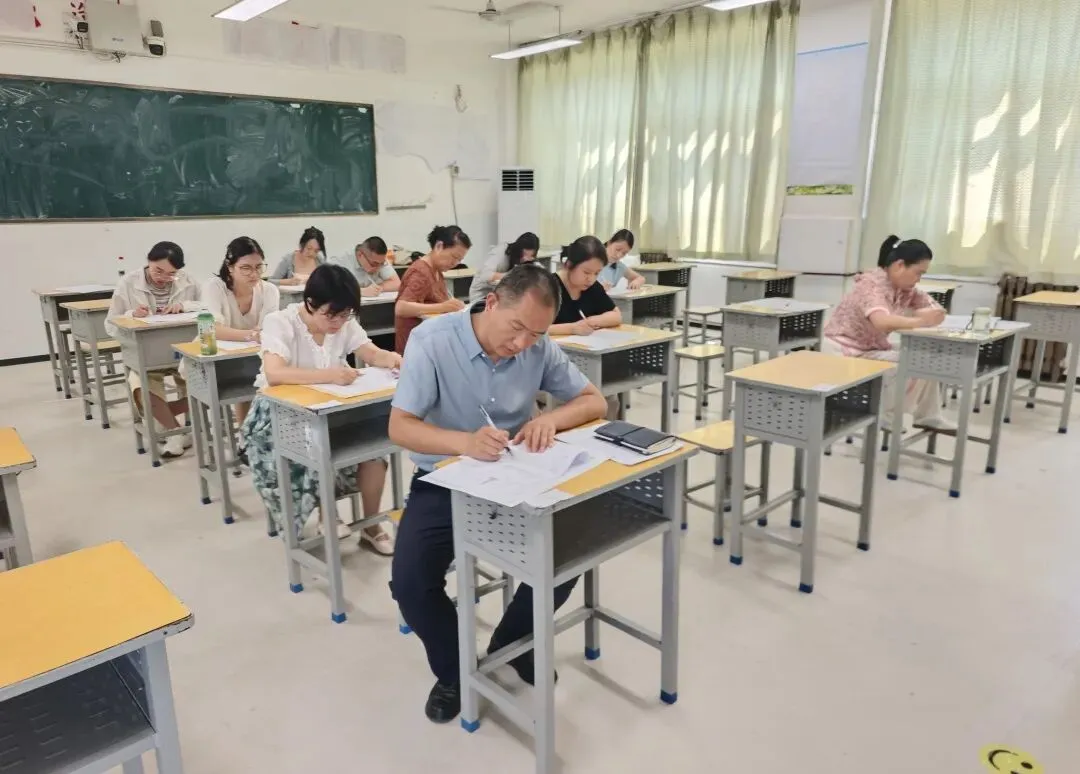 精研真题明方向 原创命题提质效——渭南高级中学举办2026年高考试题研讨会暨原创命题大赛-第9张图片-四季读书网 精研真题明方向 原创命题提质效——渭南高级中学举办2026年高考试题研讨会暨原创命题大赛-第9张图片-四季读书网