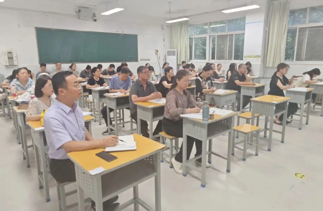精研真题明方向 原创命题提质效——渭南高级中学举办2026年高考试题研讨会暨原创命题大赛-第13张图片-四季读书网 精研真题明方向 原创命题提质效——渭南高级中学举办2026年高考试题研讨会暨原创命题大赛-第13张图片-四季读书网