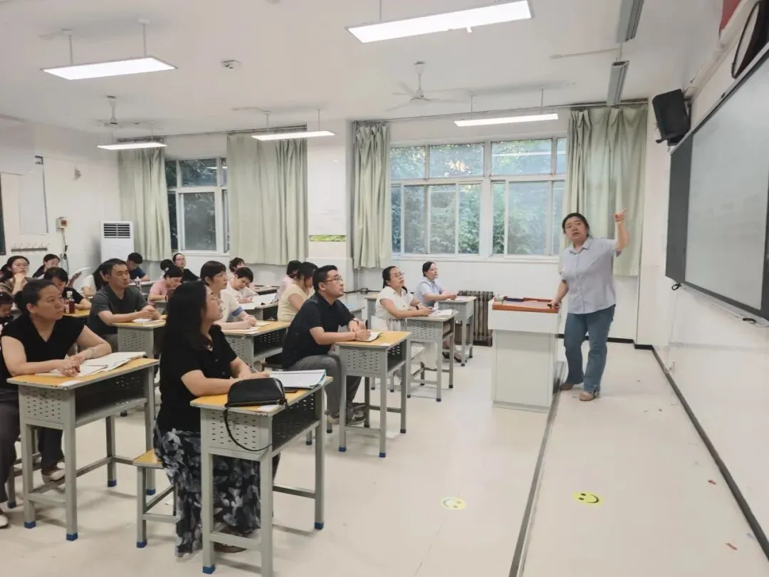 精研真题明方向 原创命题提质效——渭南高级中学举办2026年高考试题研讨会暨原创命题大赛-第19张图片-四季读书网 精研真题明方向 原创命题提质效——渭南高级中学举办2026年高考试题研讨会暨原创命题大赛-第19张图片-四季读书网