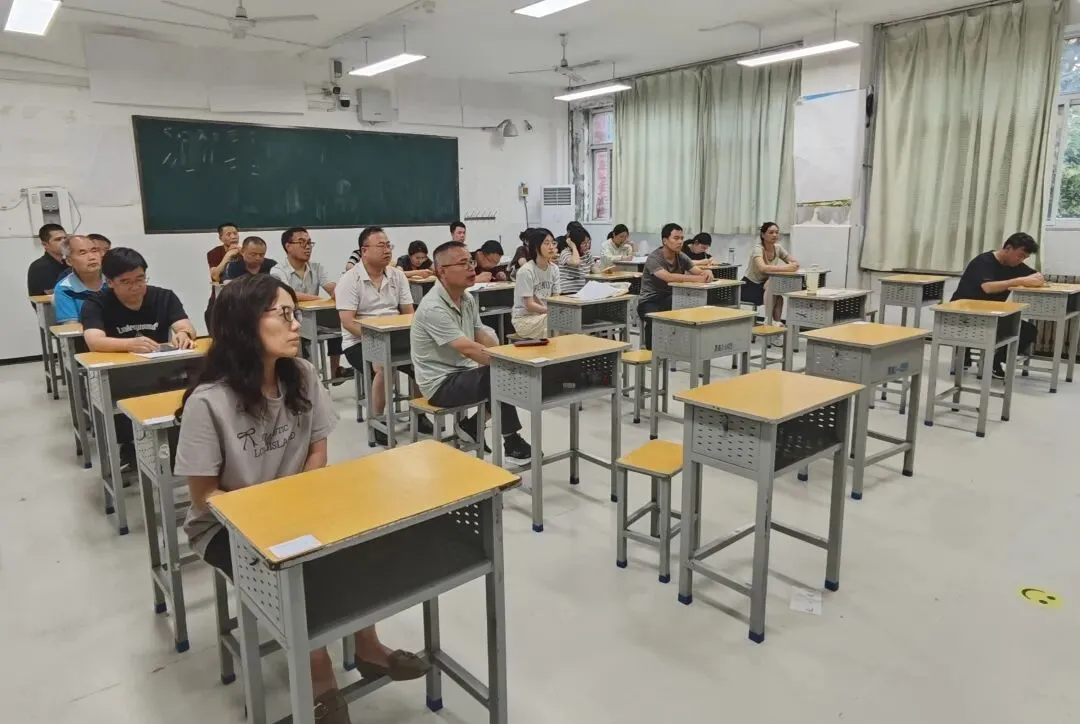 精研真题明方向 原创命题提质效——渭南高级中学举办2026年高考试题研讨会暨原创命题大赛-第22张图片-四季读书网 精研真题明方向 原创命题提质效——渭南高级中学举办2026年高考试题研讨会暨原创命题大赛-第22张图片-四季读书网