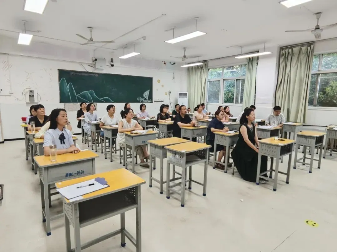 精研真题明方向 原创命题提质效——渭南高级中学举办2026年高考试题研讨会暨原创命题大赛-第26张图片-四季读书网 精研真题明方向 原创命题提质效——渭南高级中学举办2026年高考试题研讨会暨原创命题大赛-第26张图片-四季读书网