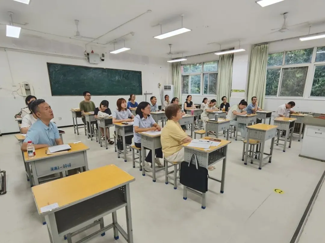 精研真题明方向 原创命题提质效——渭南高级中学举办2026年高考试题研讨会暨原创命题大赛-第29张图片-四季读书网 精研真题明方向 原创命题提质效——渭南高级中学举办2026年高考试题研讨会暨原创命题大赛-第29张图片-四季读书网