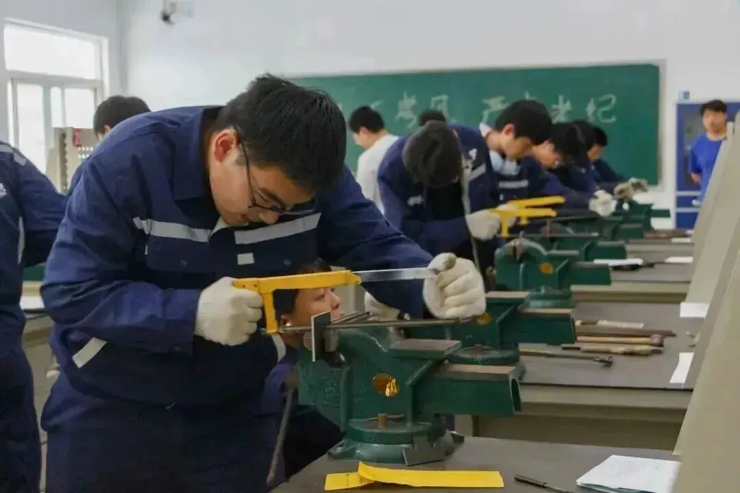 青航·校园|@全体青岛考生!中考志愿调整重要提醒~-第83张图片-四季读书网 青航·校园|@全体青岛考生!中考志愿调整重要提醒~-第83张图片-四季读书网