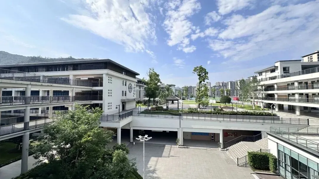 中考失利≠无缘普高,重庆民办高中名额捡漏!速看招生要求+学费-第14张图片-四季读书网