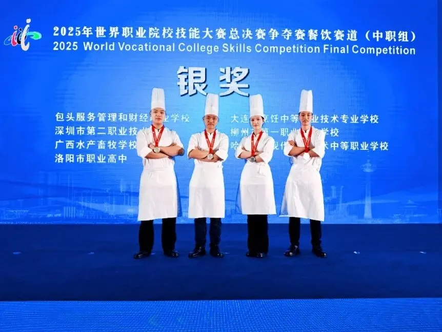 在一职,闪闪发光 | 覃青青:从中考抉择到世赛银奖-第5张图片-四季读书网 在一职,闪闪发光 | 覃青青:从中考抉择到世赛银奖-第5张图片-四季读书网