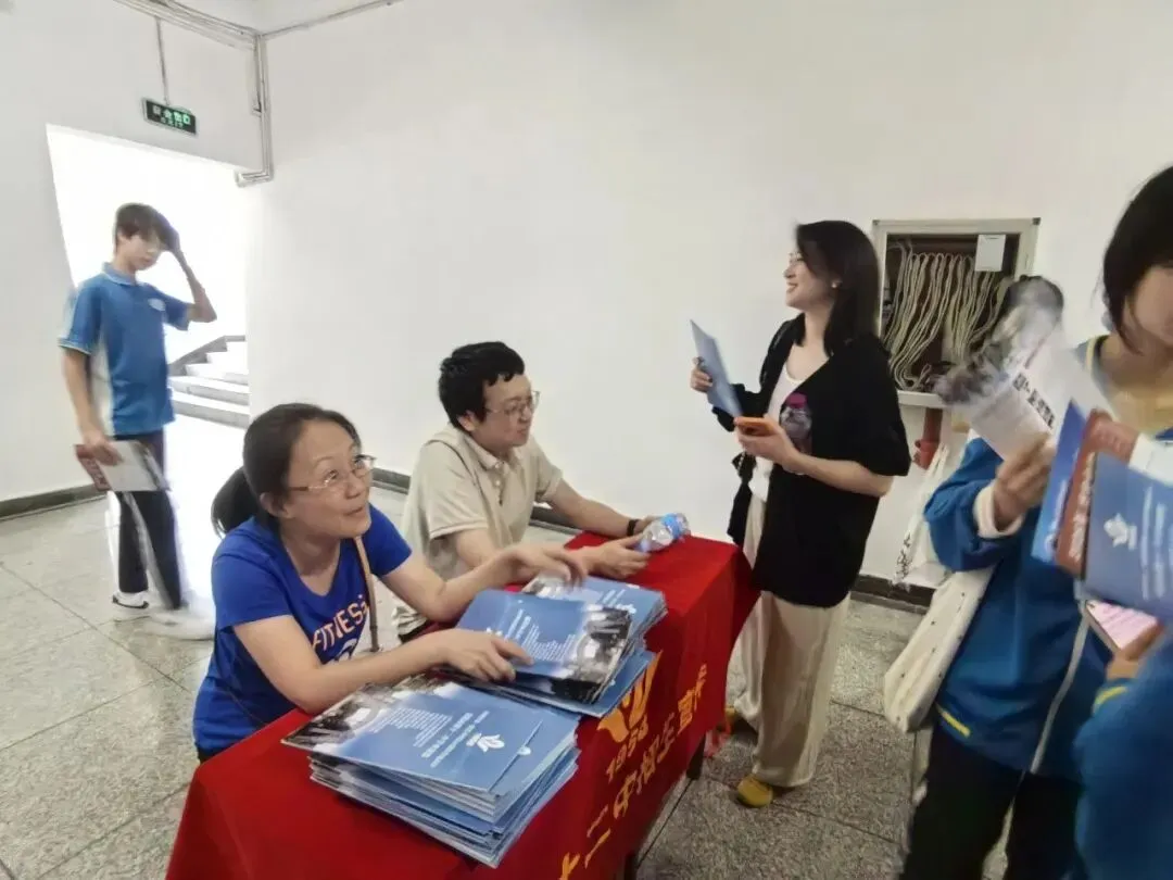 中考动态|聚力中考答疑解惑 共筑学子升学坦途——贵阳市第十四中学举办2026年普高招生宣传暨志愿填报咨询会-第42张图片-四季读书网