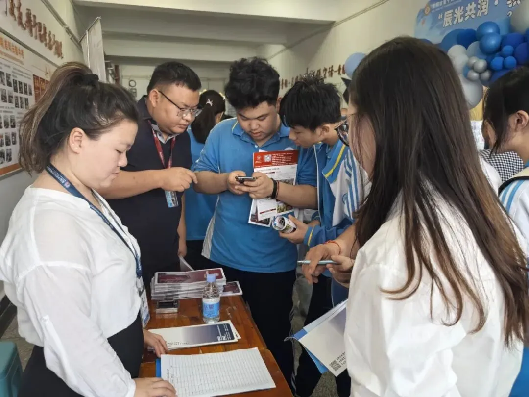 中考动态|聚力中考答疑解惑 共筑学子升学坦途——贵阳市第十四中学举办2026年普高招生宣传暨志愿填报咨询会-第46张图片-四季读书网