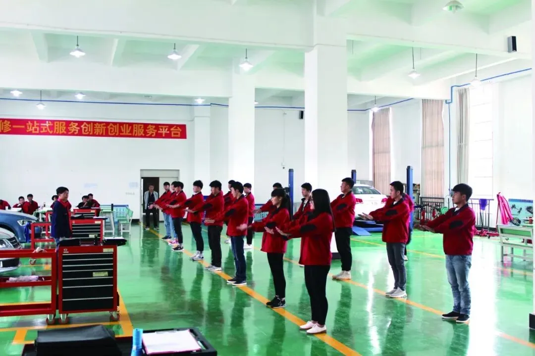 孩子中考后去哪?这所66年公办名校,给不了你985文凭,但能给一条更稳的路!-第11张图片-四季读书网