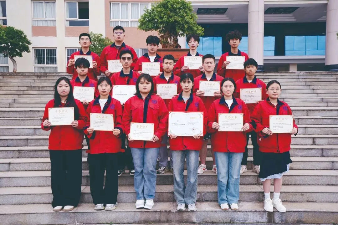 孩子中考后去哪?这所66年公办名校,给不了你985文凭,但能给一条更稳的路!-第24张图片-四季读书网