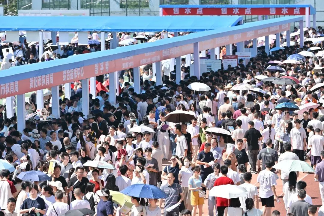 面对面 心连心!2026年贵阳贵安中考招生现场咨询会圆满落幕 !-第4张图片-四季读书网