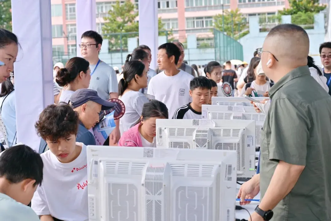 面对面 心连心!2026年贵阳贵安中考招生现场咨询会圆满落幕 !-第14张图片-四季读书网