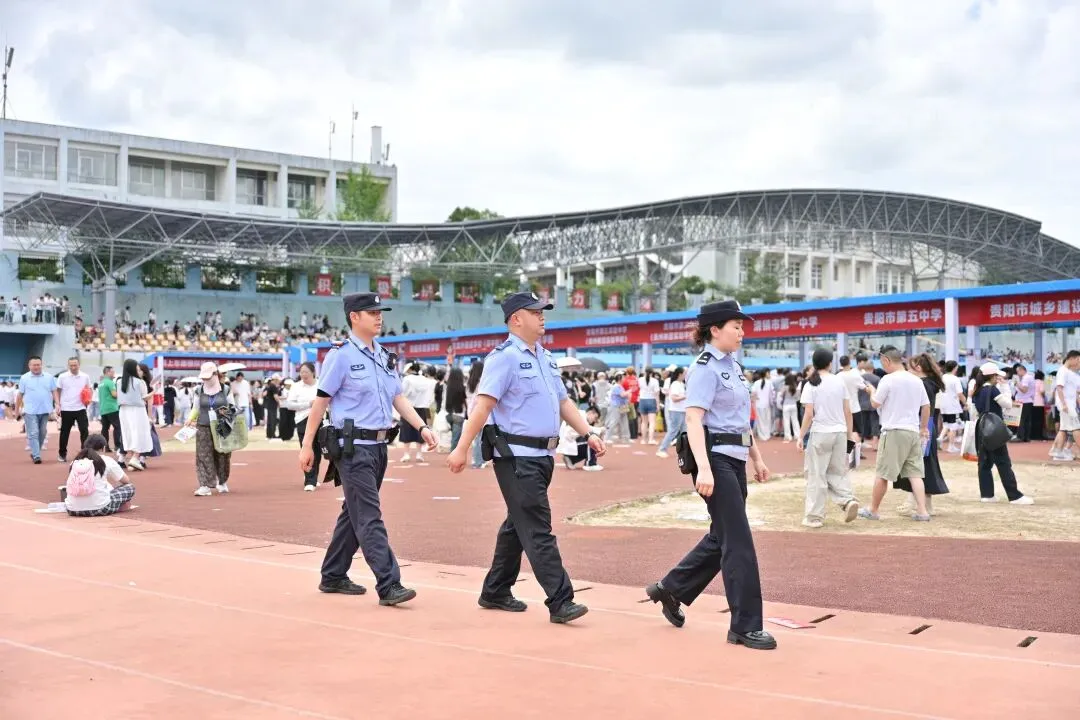 面对面 心连心!2026年贵阳贵安中考招生现场咨询会圆满落幕 !-第17张图片-四季读书网