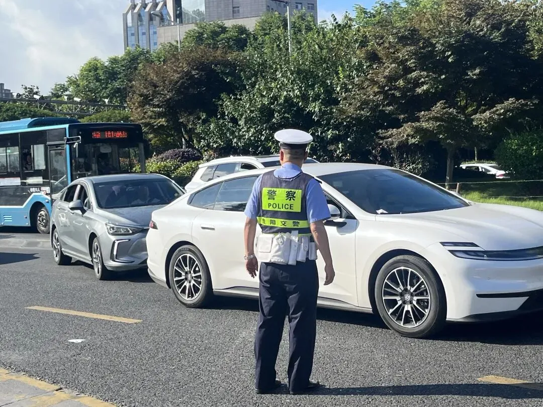 面对面 心连心!2026年贵阳贵安中考招生现场咨询会圆满落幕 !-第20张图片-四季读书网