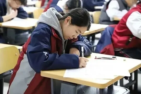 2026 广东春季学考英语完整版真题详细解析|46 道原题全还原 + 标准答案 + 考点拆解 + 避坑技巧 + 2027 届考生专属备考指南-第9张图片-四季读书网 2026 广东春季学考英语完整版真题详细解析|46 道原题全还原 + 标准答案 + 考点拆解 + 避坑技巧 + 2027 届考生专属备考指南-第9张图片-四季读书网